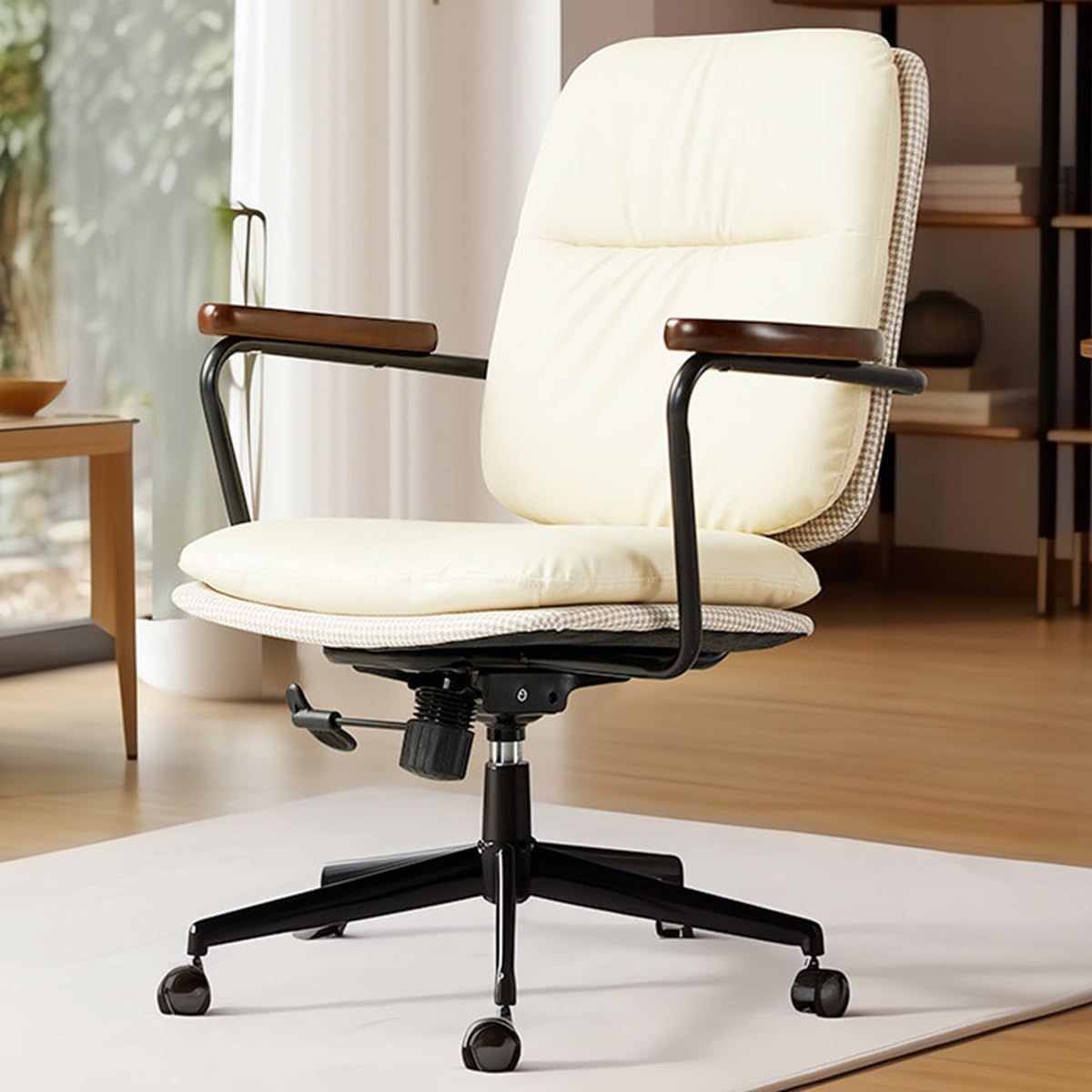 Sedia da ufficio ergonomica - Poltrona reclinabile in pelle beige con braccioli in legno - Seduta girevole con ruote - Modello compatto per computer e studio